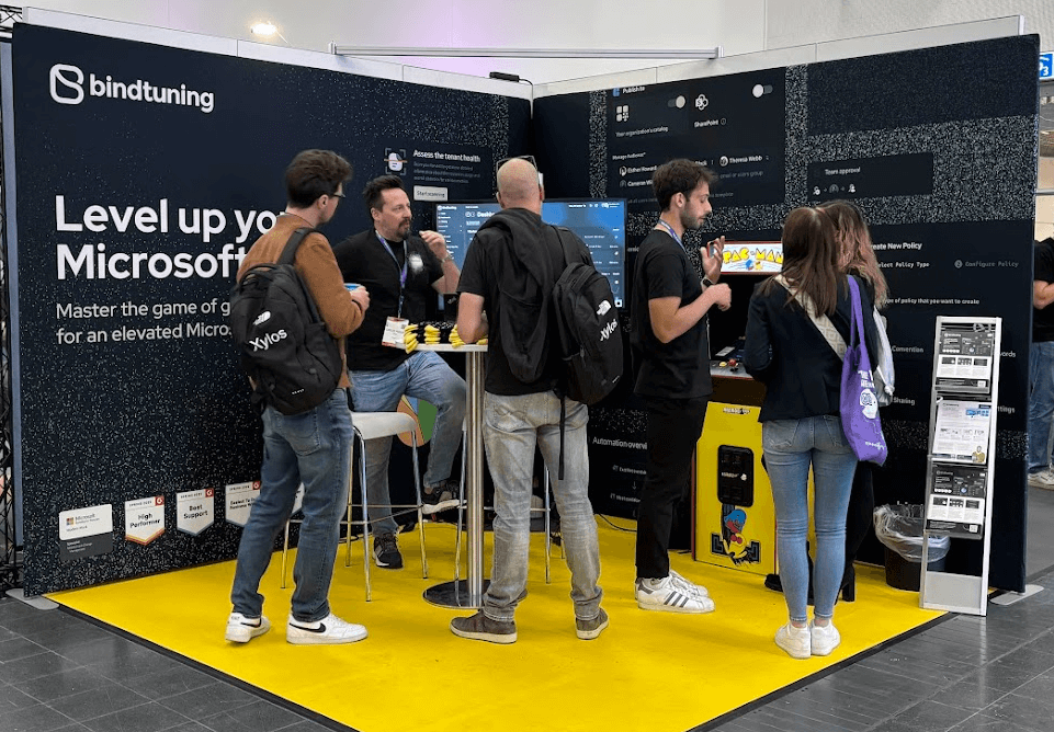People at the BindTuning booth